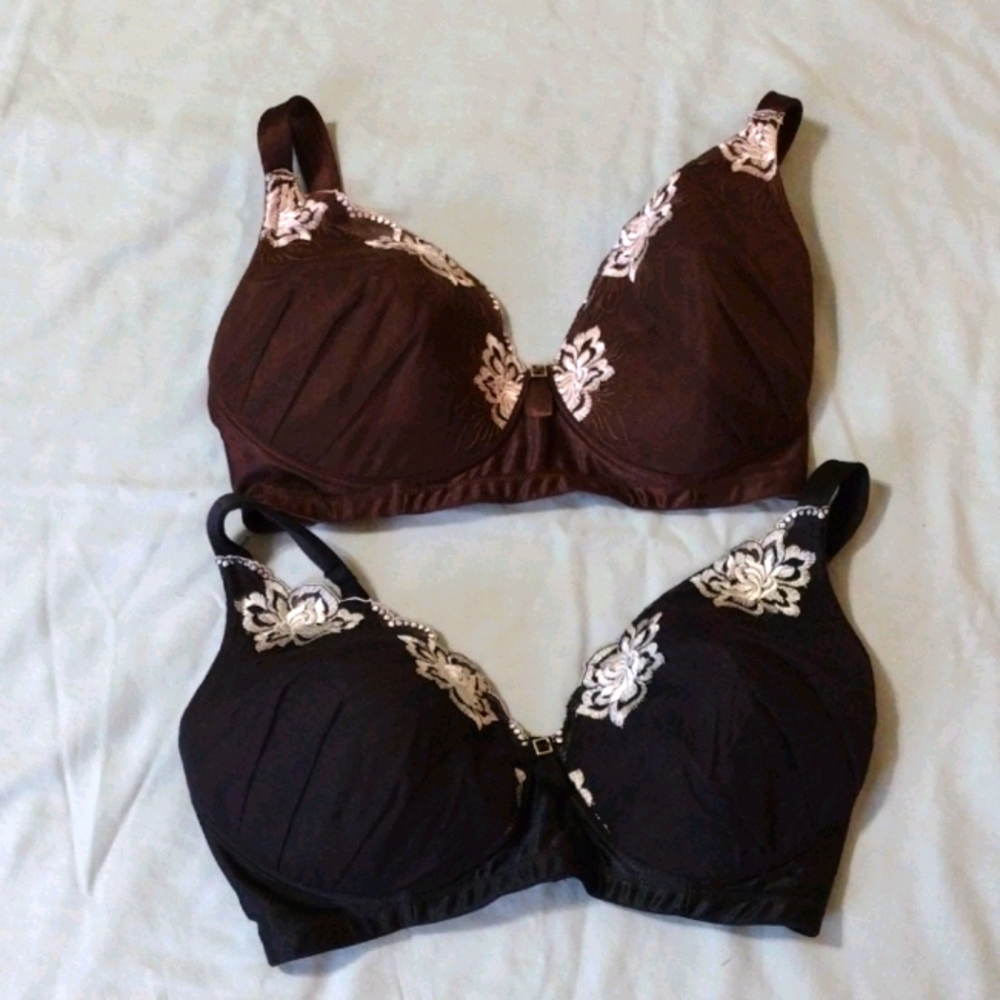 Set of 2 curvation bras